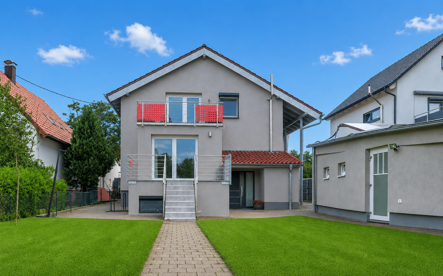 **Freistehendes, kernsaniertes Zweifamilienhaus in ruhiger Wohnlage**, 76187 Karlsruhe (Knielingen Maxau Mühlburg Nordweststadt)