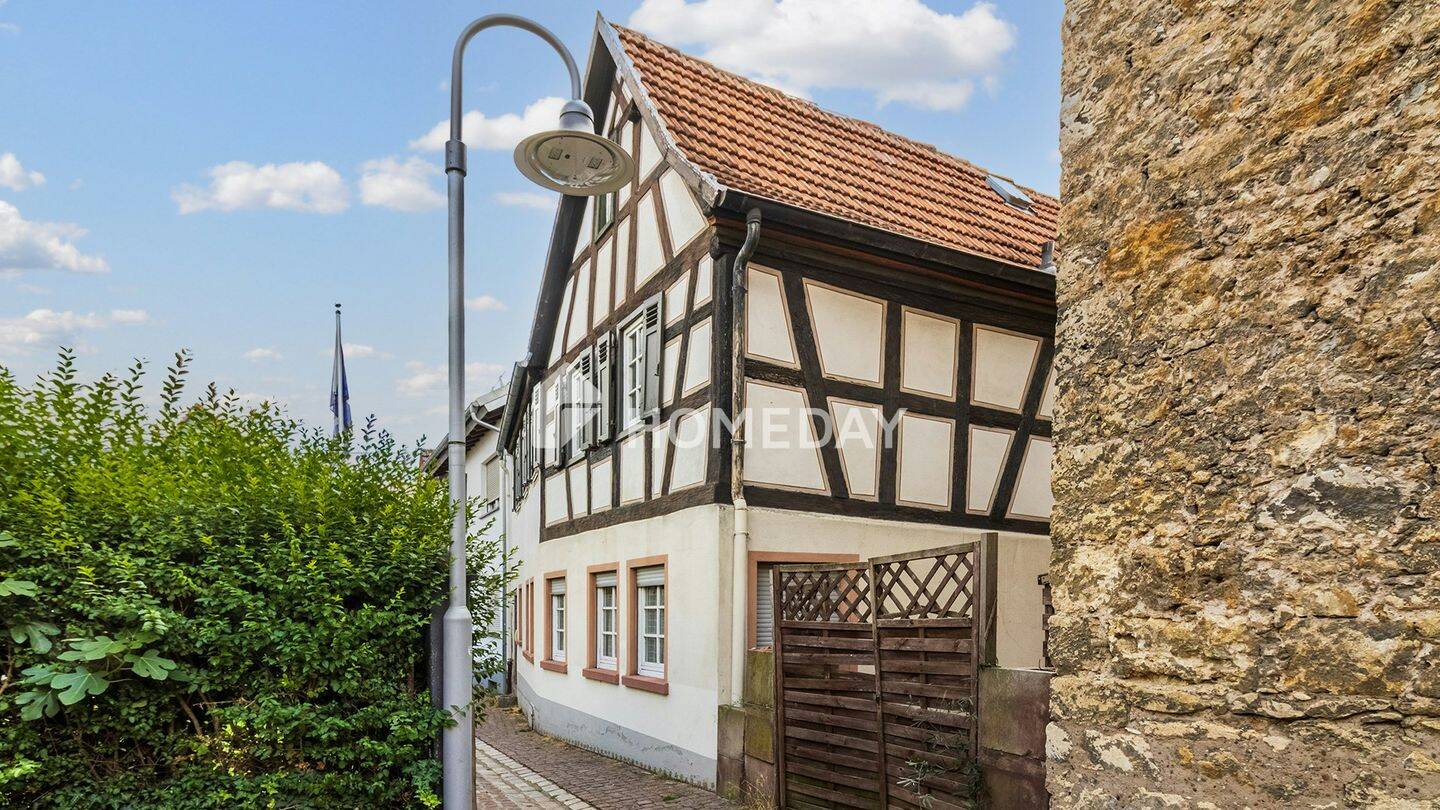 Historisches Fachwerkhaus mit ausbaubarem Dachboden, Innenhof und modernisiertem Bad, 65439 Flörsheim am Main