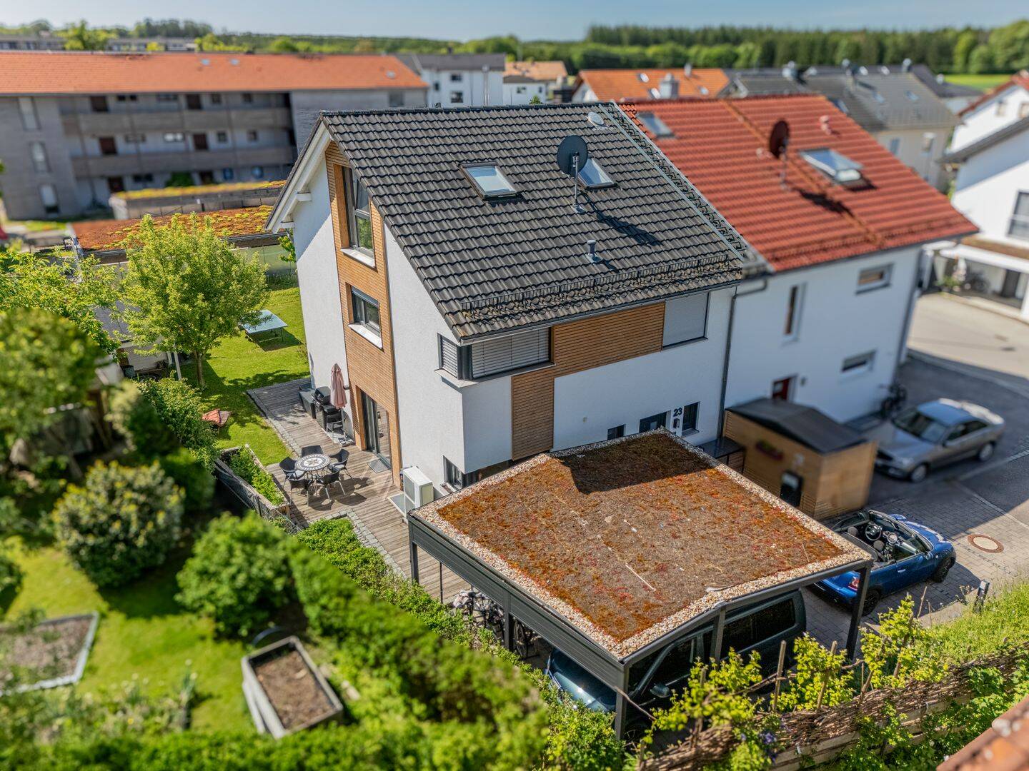 Viel Raum für Lebensqualität – Neuwertige DHH mit modernem Wohnkomfort – Kauf gegen Gebot –, 85614 Kirchseeon