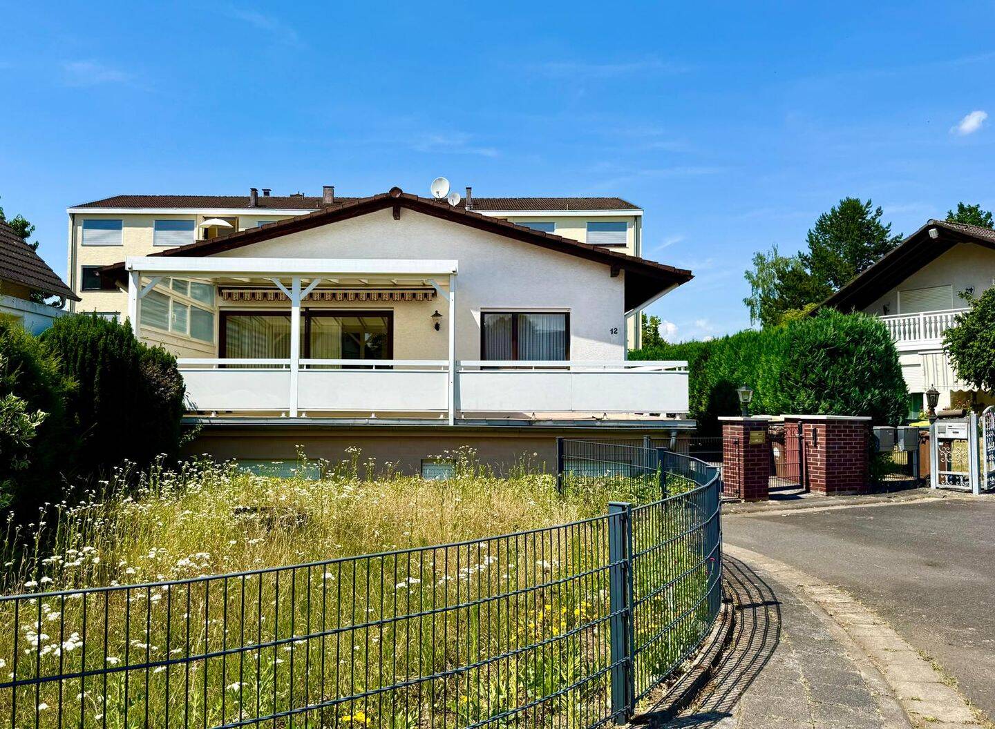 Hermann Immobilien: Charmantes Einfamilienhaus mit Einliegerwohnung, Garage und großzügiger Terrasse, 63486 Bruchköbel