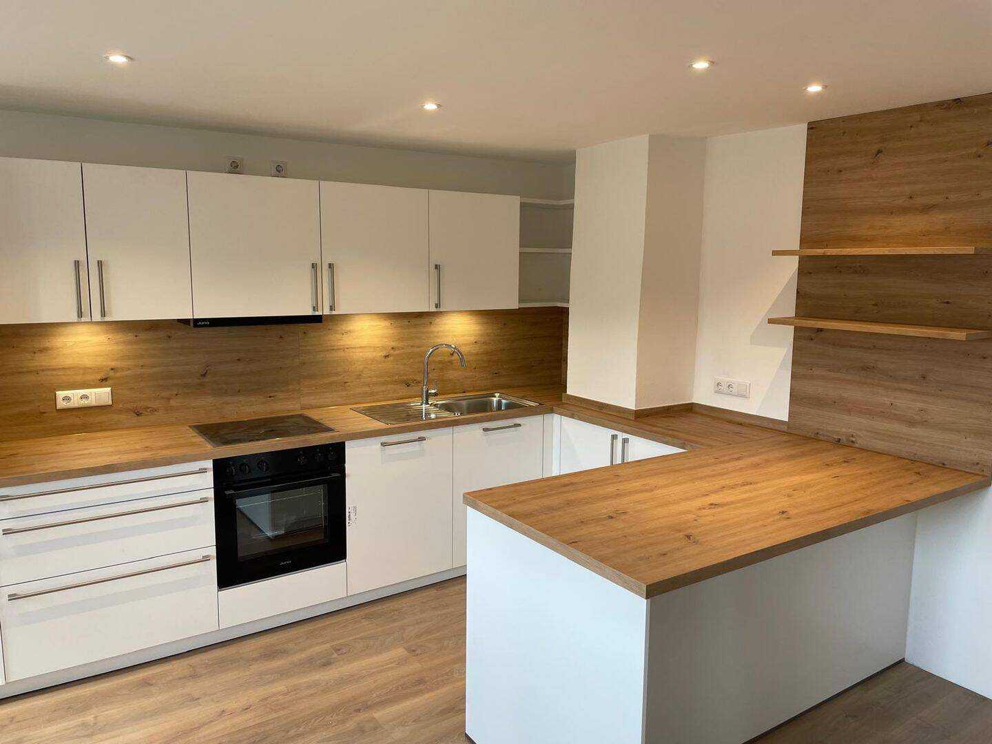 Frisch renovierte Wohnung in Burk, 91596 Burk