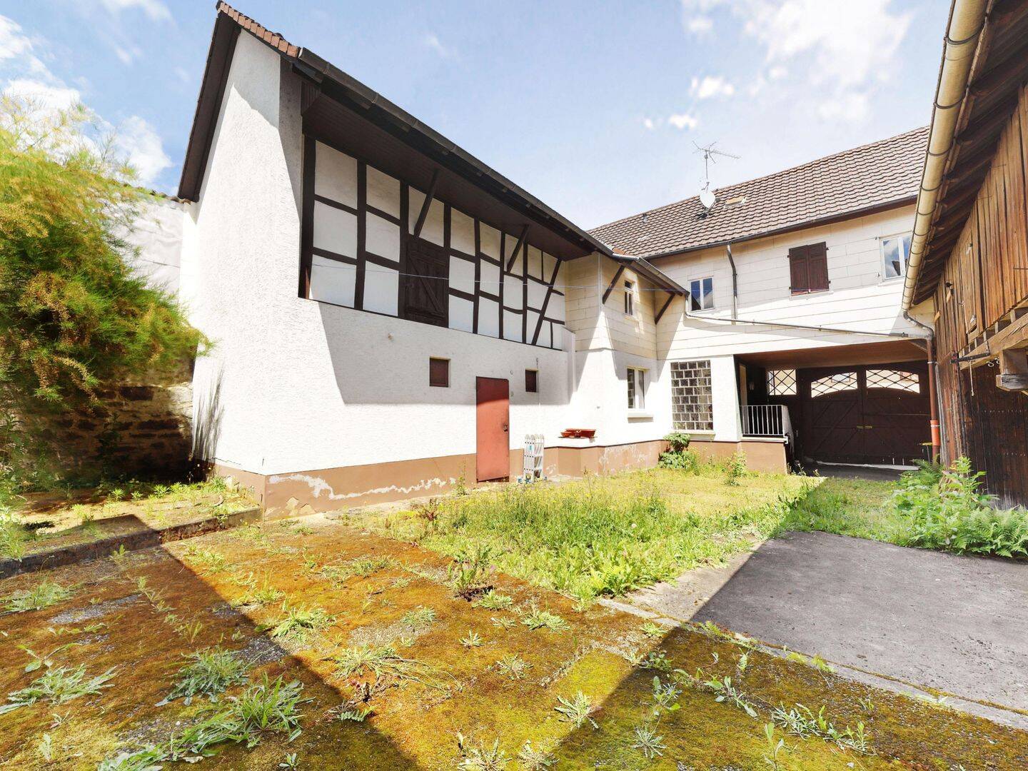 Renovierungsbedürftiges Einfamilienhaus mit Garten und Doppelgarage, 35423 Lich
