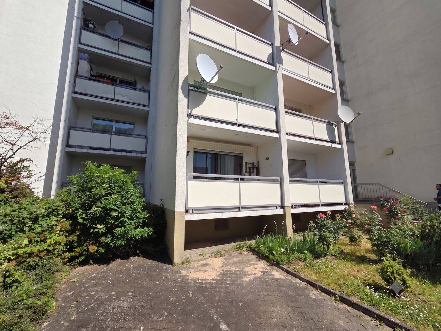 2-Zimmer-Erdgeschosswohnung mit ca. 55 m², Küche, Bad, Diele, Balkon, Keller & zugewiesenem TG-Platz, 65428 Rüsselsheim am Main