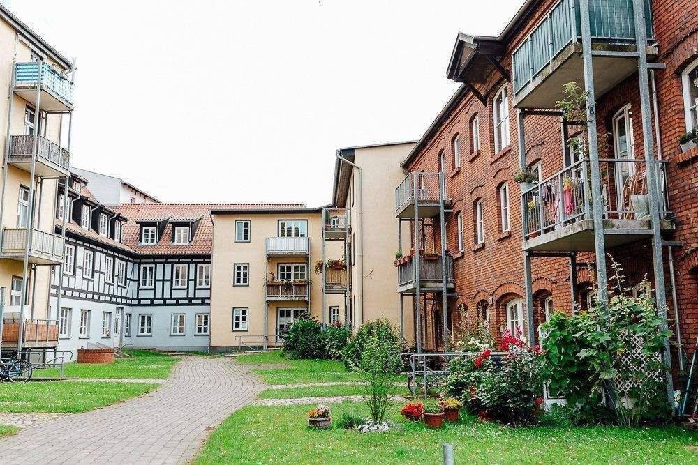 AB SOFORT ZU BEZIEHEN – TOLLE, HELLE DACHGESCHOSSWOHNUNG MIT BALKON – im historischen Altstadtkern –, 18439 Stralsund