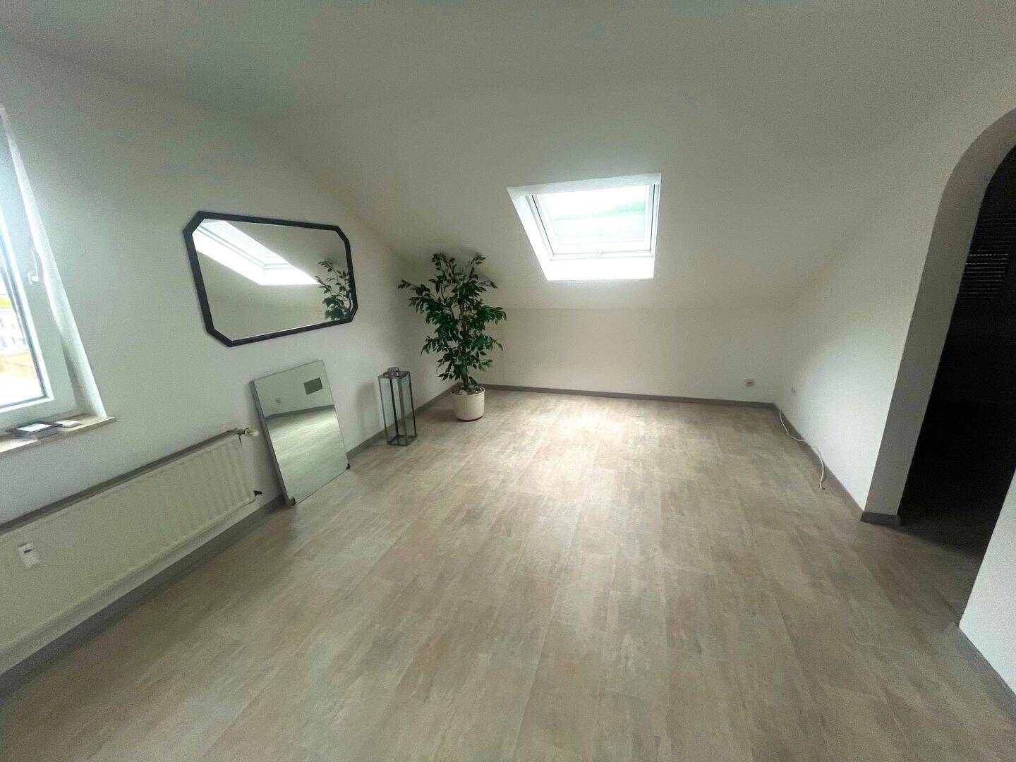 Dachgeschosswohnung zu Vermieten, 35708 Haiger