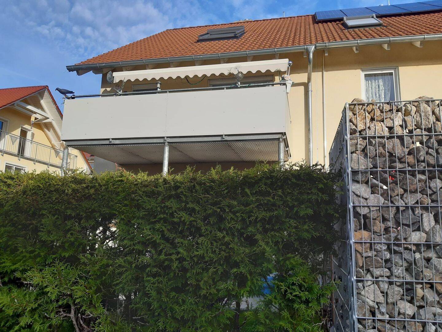 Gepflegtes Zweifamilienhaus mit zwei abgeschlossen Wohneinheiten in bester Lage, 97228 Rottendorf