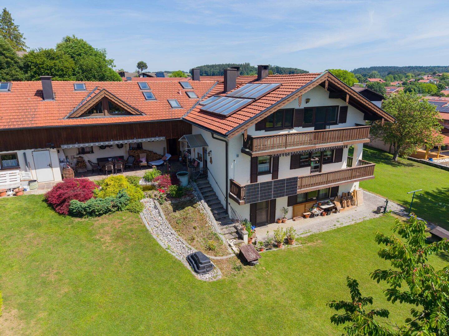 beziehbares attraktives 4-Familienhaus (Mietertrag) in Südhanglage mit Bergblick, 83376 Seeon-Seebruck