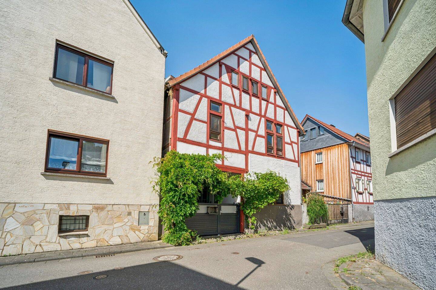 Charmantes Einfamilienhaus mit besonderem Charakter in Lahnau – Atzbach, 35633 Lahnau