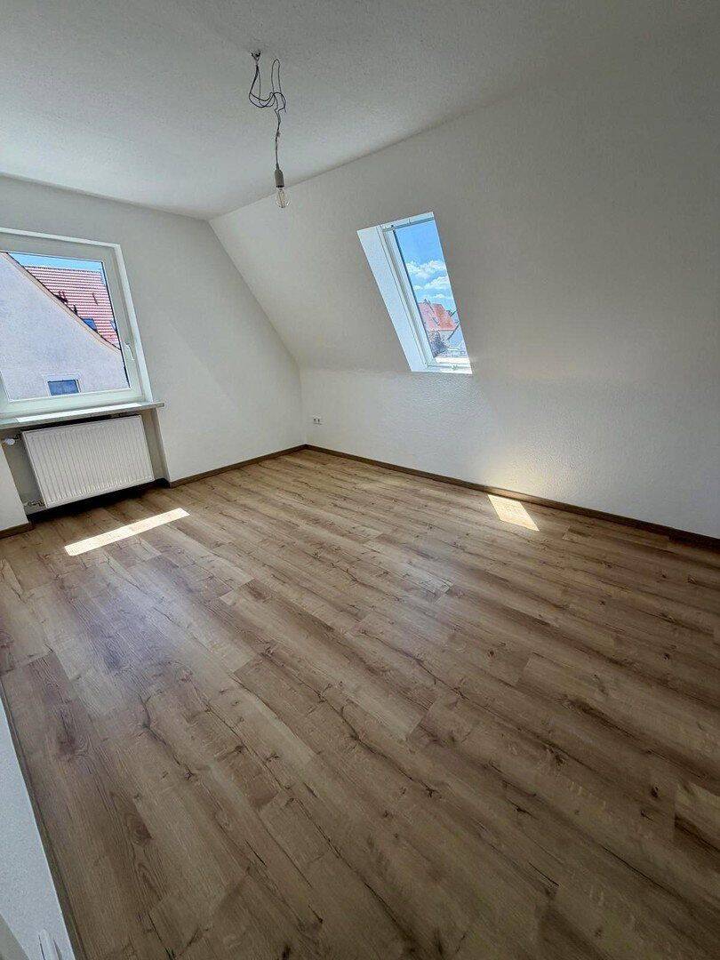 Dachgeschosswohnung in Pleinfeld – Frisch saniert, 91785 Pleinfeld