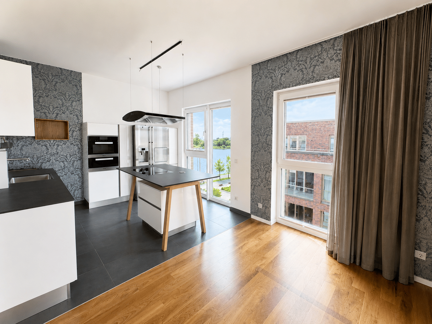 Wohnen mit Penthouse-Charakter an der Weser, 28217 Bremen (Handelshäfen Steffensweg Utbremen Westend)