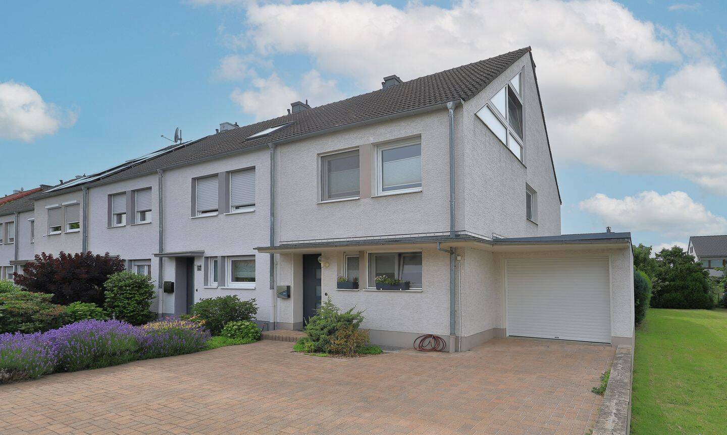 Ein Wort: BEZUGSFERTIG!, 51143 Köln (Porz Langel Zündorf)