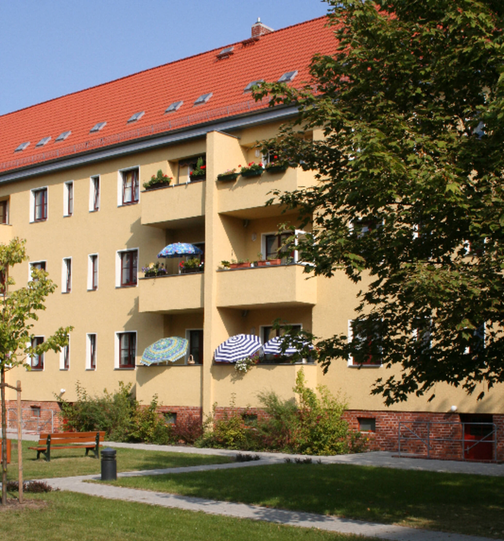Lichtdurchflutete 3-Zimmer Wohnung in der Curiesiedlung mit Tiefgarage und Gartenblick, 39124 Magdeburg (Neue Neustadt)