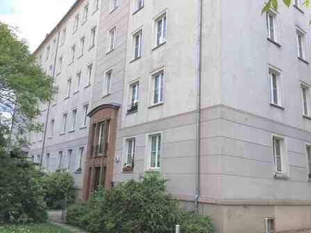 Eine geräumige 2 Raumwohnung mit Tageslichtbad und Abstellraum, 1309 Dresden
