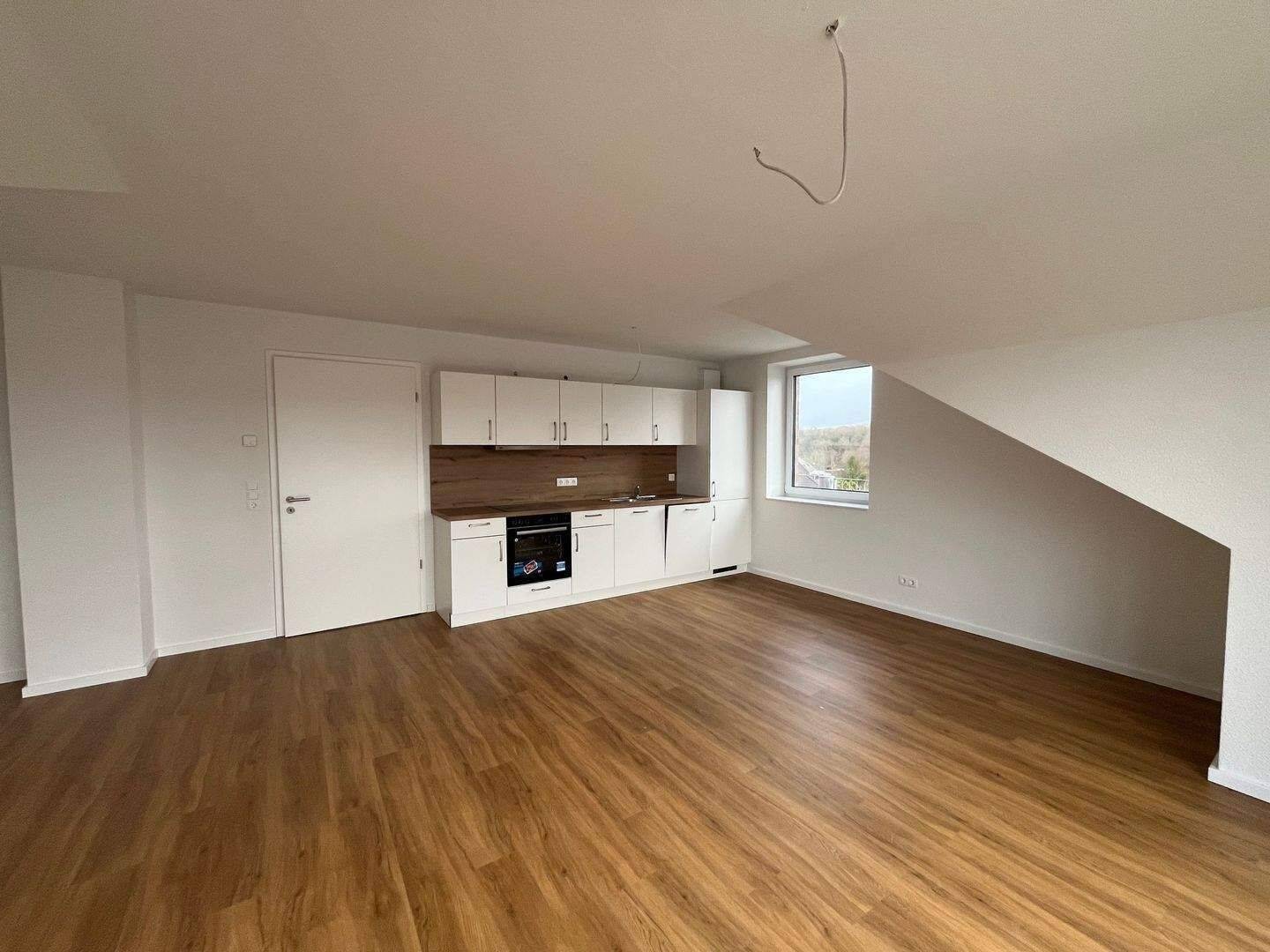 Charmante 3-Zimmer-Dachgeschosswohnung mit viel Platz und Licht- Balkon-, 25836 Garding