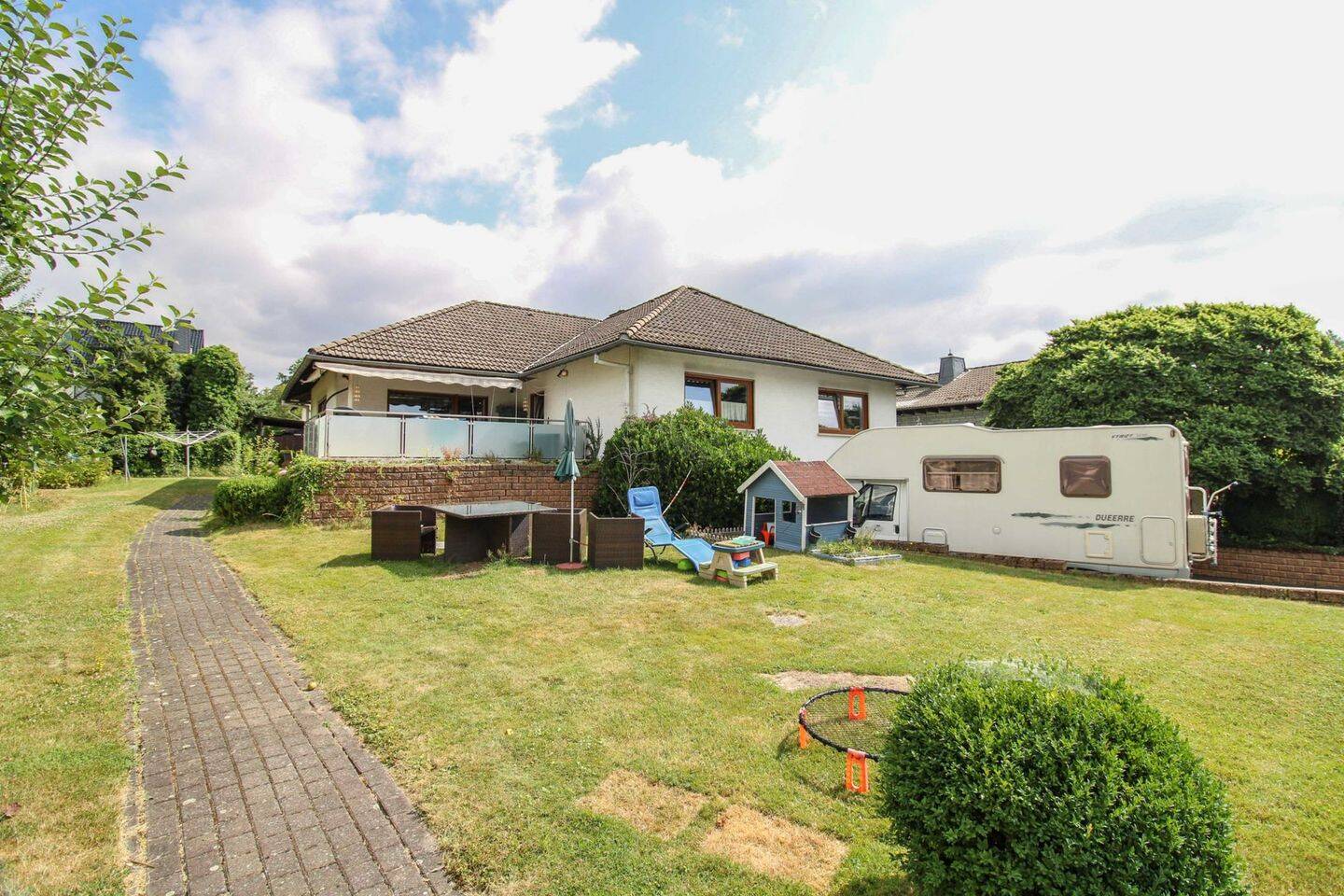 Wohnen auf einer Ebene – Exklusiver Bungalow in ruhiger Bestlage von Burgwald, 35099 Burgwald
