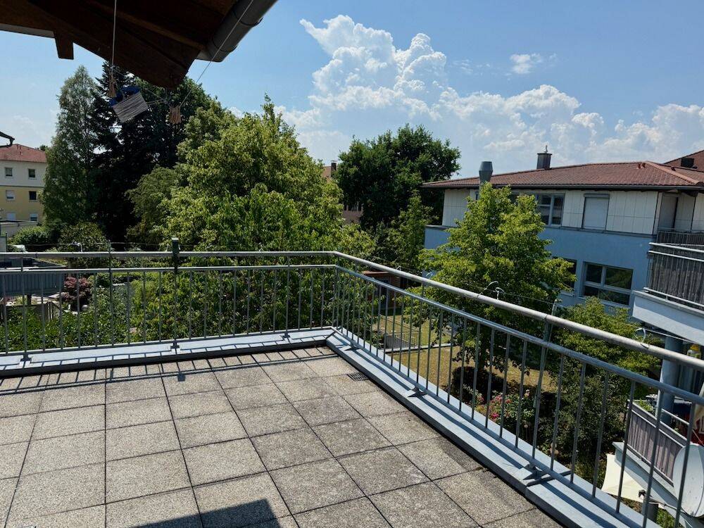 Lichtdurchflutete 2,5 Zimmerwohnung mit 25 qm Dachterrasse in Neuendettelsau, 91564 Neuendettelsau