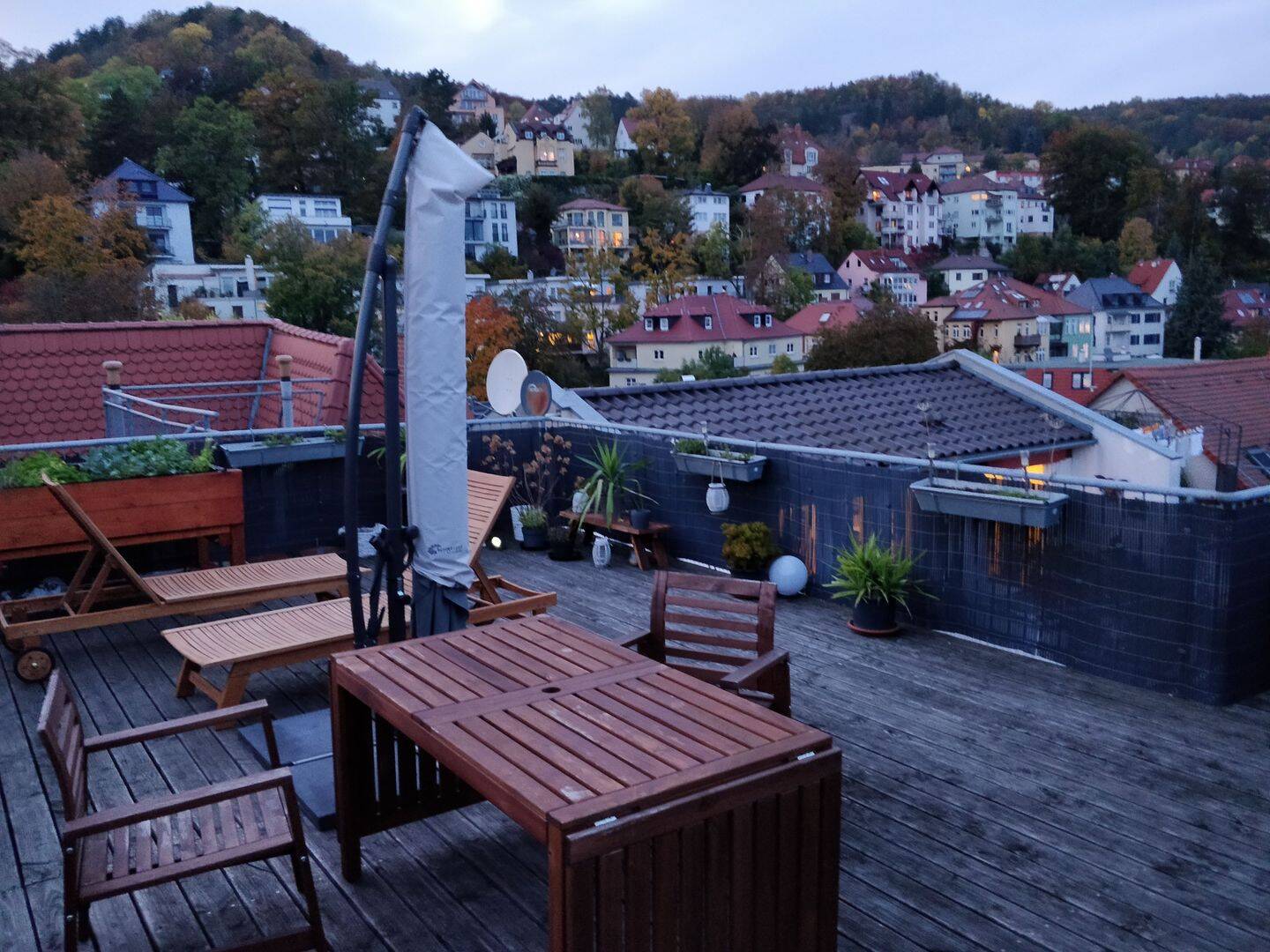 Dachgeschosswohnung mit 60 qm Terasse, 7743 Jena