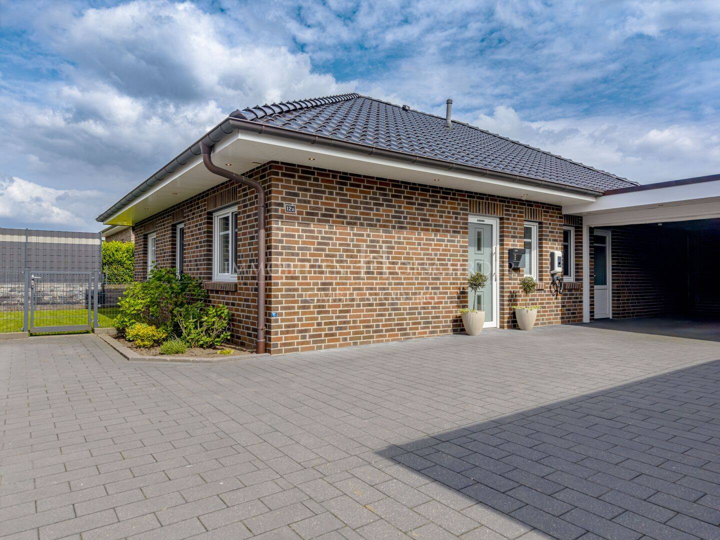 NEU: Stilvolles Wohnglück auf einer Ebene | Neuwertiger Bungalow in naturnaher Wohnlage im idylischen Emsland., 49770 Dohren