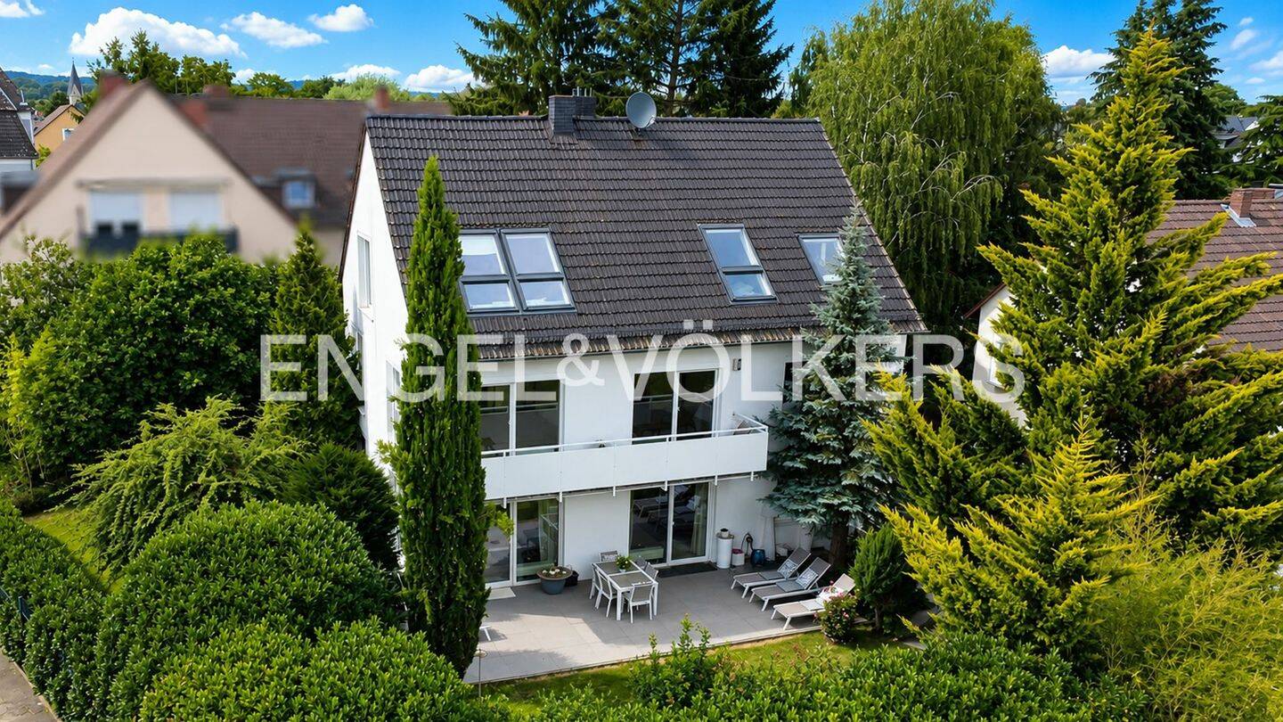 Vielseitiges Dreifamilienhaus mit Gartenidylle, 65191 Wiesbaden (Bierstadt Sonnenberg Wiesbaden)