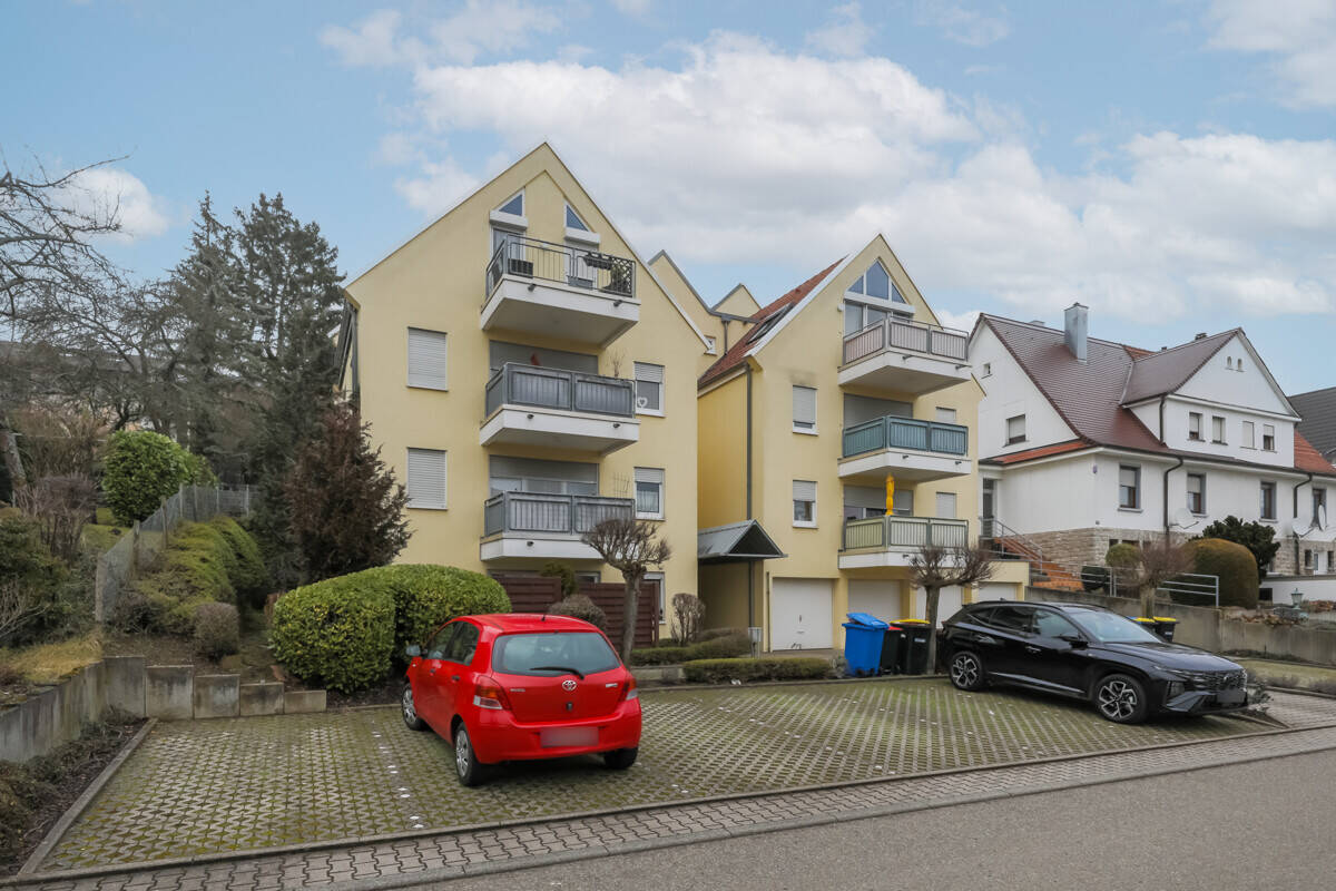 Sehr gepflegte 2-Zimmer-Eigentumswohnung mit Balkon und PKW-Stellplatz inkl. Mieter!, 75177 Pforzheim (Katharinenthalerhof Eutingen Nordstadt Nordweststadt Oststadt)