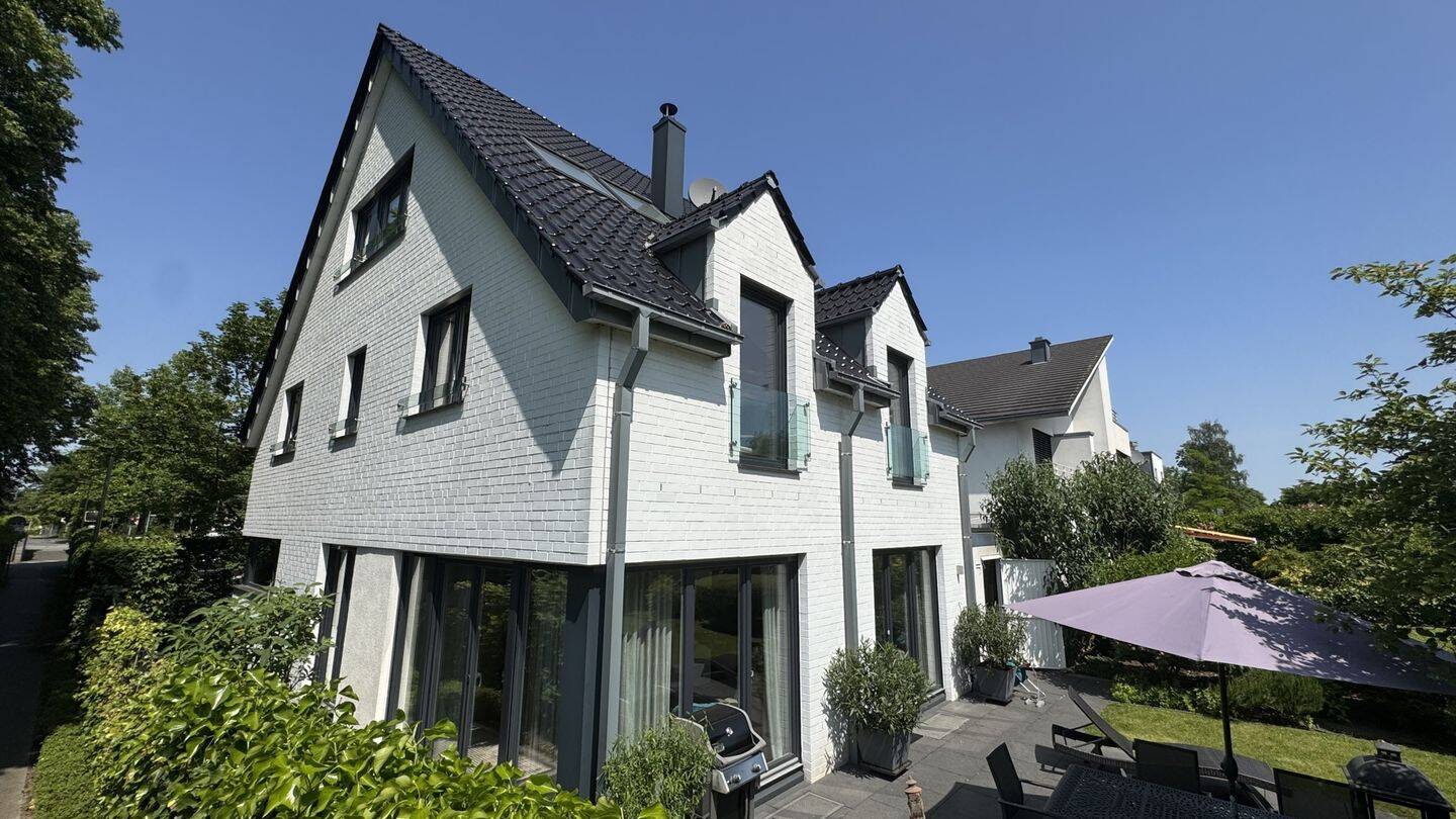 Familiendomizil in bester Wohnlage fußläufig zum Rhein, 40489 Düsseldorf (Angermund Kaiserswerth Kalkum Lohausen Wittlaer)