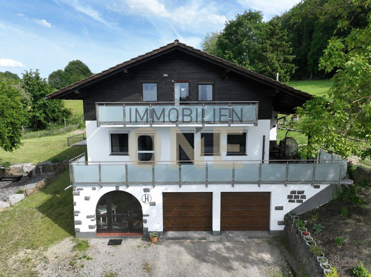 Besonderes Anwesen in ruhiger Waldrandlage mit Burg-Weitblick und einzigartiger Privatsphäre, 93167 Falkenstein