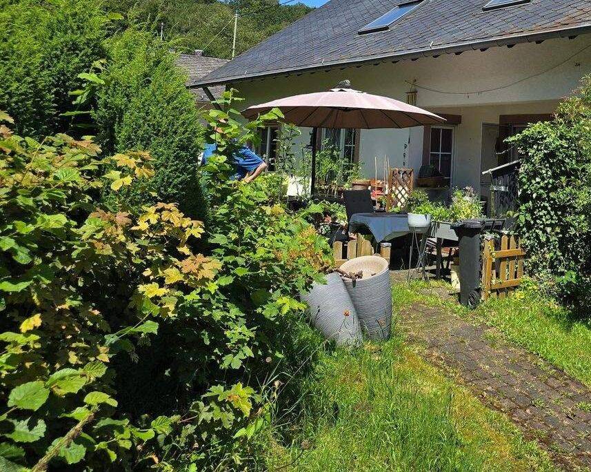 Mehrgenerationen Landhaus, Ortsrandlage (3 Wohneinheiten) mit Garten und altem Baumbestand, 54317 Farschweiler