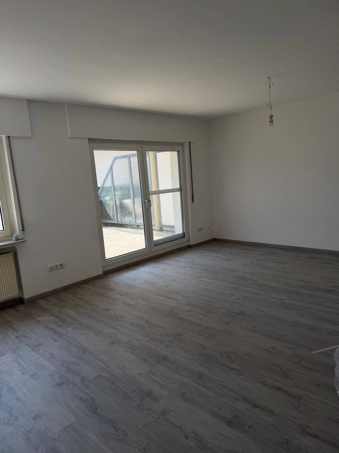 Renovierte und gut geschnittene 2-Zimmerwohnung mit großem Balkon., 65835 Liederbach am Taunus