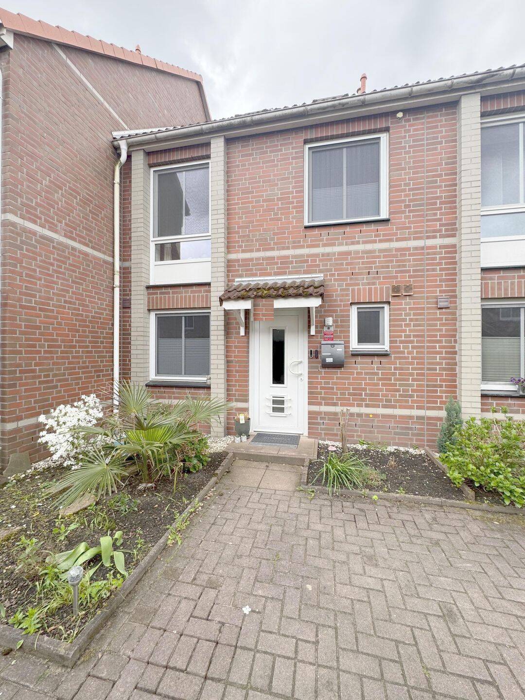 Gepflegtes Reihenhaus mit Garten, Einbauküche und Garage in Osterholz, 28307 Bremen (Arbergen Mahndorf Osterholz)