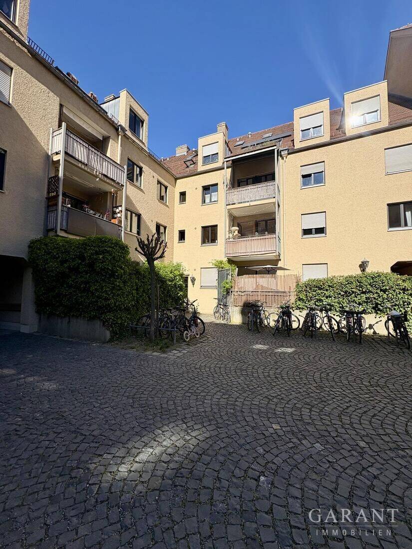 Ein Ort zum Wohlfühlen – Traumhaft helle Maisonettewohnung mit Balkon und großzügigem Wohnambiente, 86156 Augsburg (Bärenkeller Kriegshaber Oberhausen Pfersee)