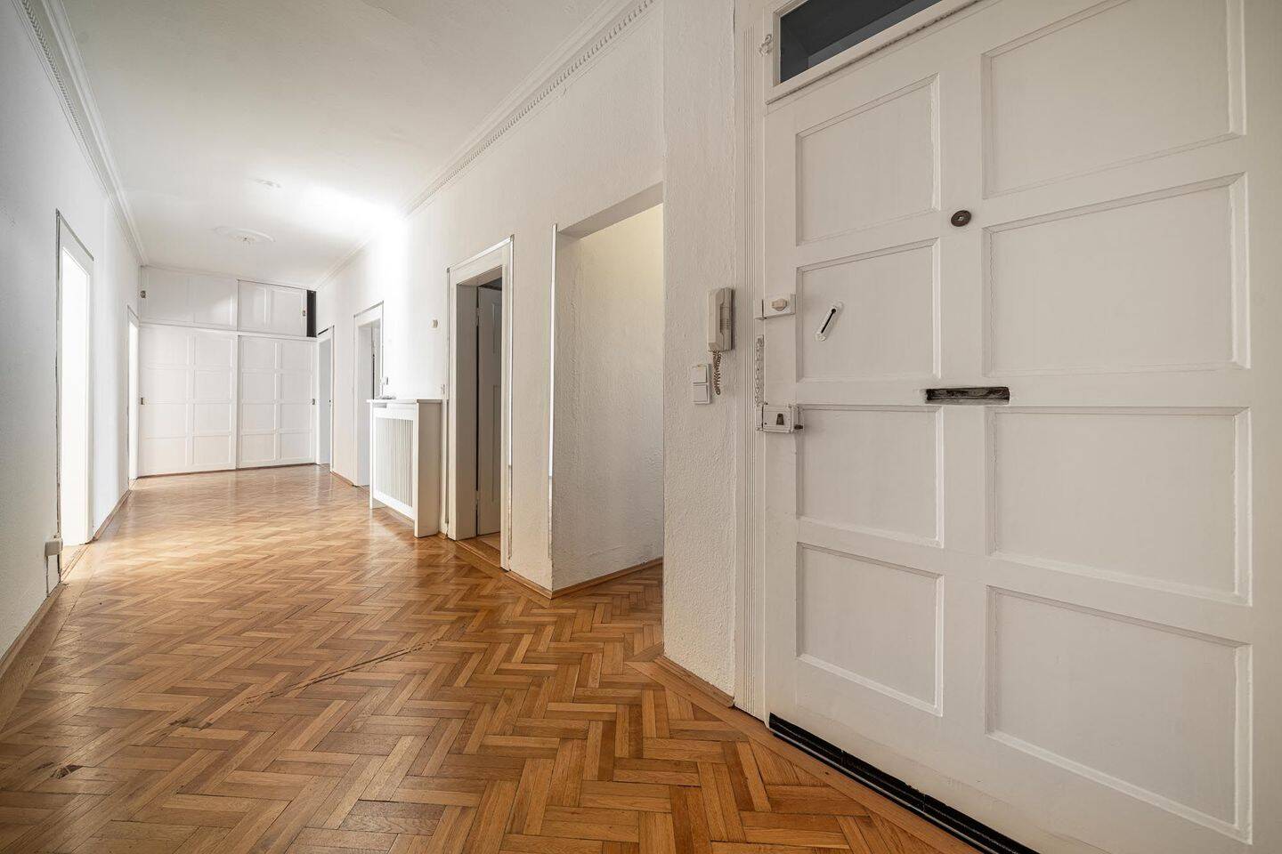 lichtdurchflutete Familien-Wohnung im Altbau im EG, 81241 München (Aubing-Lochhausen-Langwied Pasing-Obermenzing)