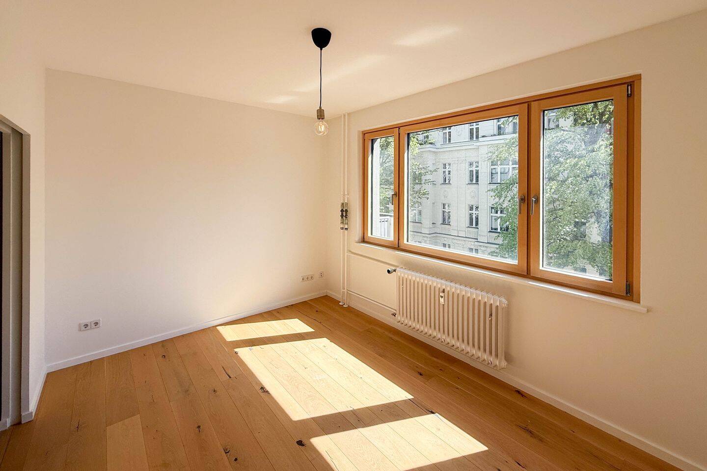 Einziehen und wohlfühlen – Stilvolle 2-Zimmer-Wohnung nahe dem Olivaer Platz, 10707 Berlin (Charlottenburg-Wilmersdorf Charlottenburg Wilmersdorf)