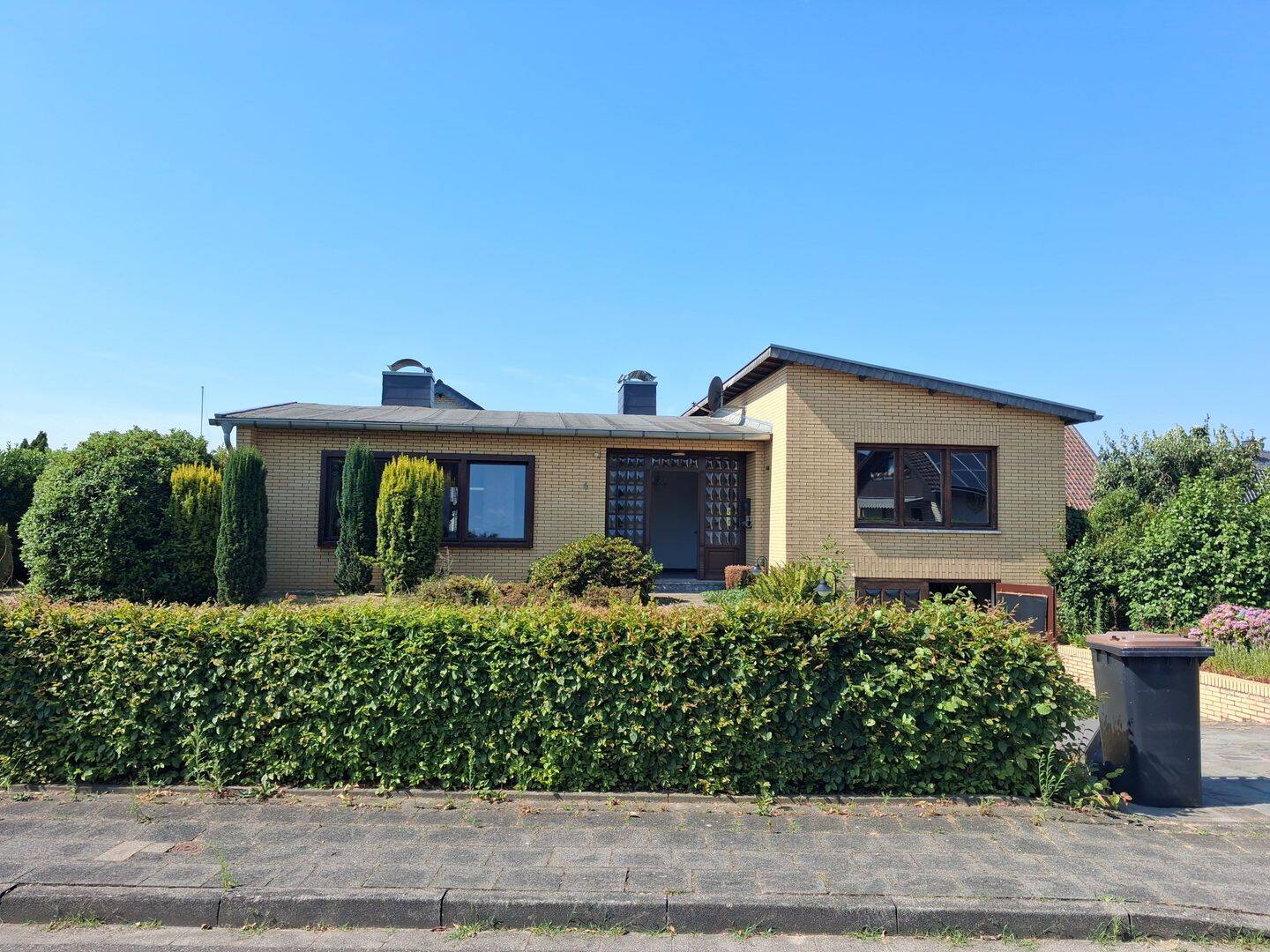 Großzügiges Wohnen auf Traumgrundstück: Freistehender Bungalow mit viel Potenzial in Hückelhoven, Kaufpreis 369.000, 41836 Hückelhoven