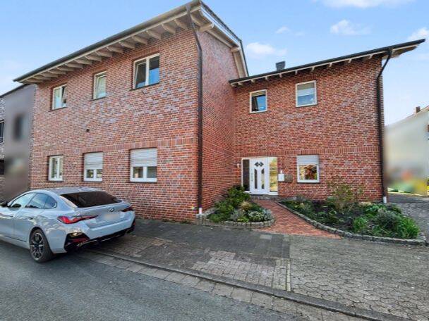 Hochwertig saniertes und ca. 276 m² großes Zweifamilienhaus in ruhiger Lage von Rheine-Wadelheim, 48431 Rheine