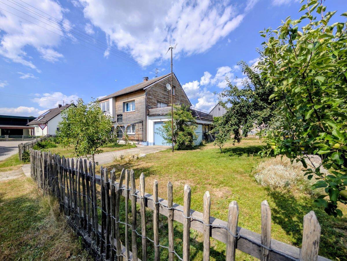 Massiv gebautes Einfamilienhaus mit großem Garten und viel Platz für Ihre Wohnideen, 89352 Ellzee