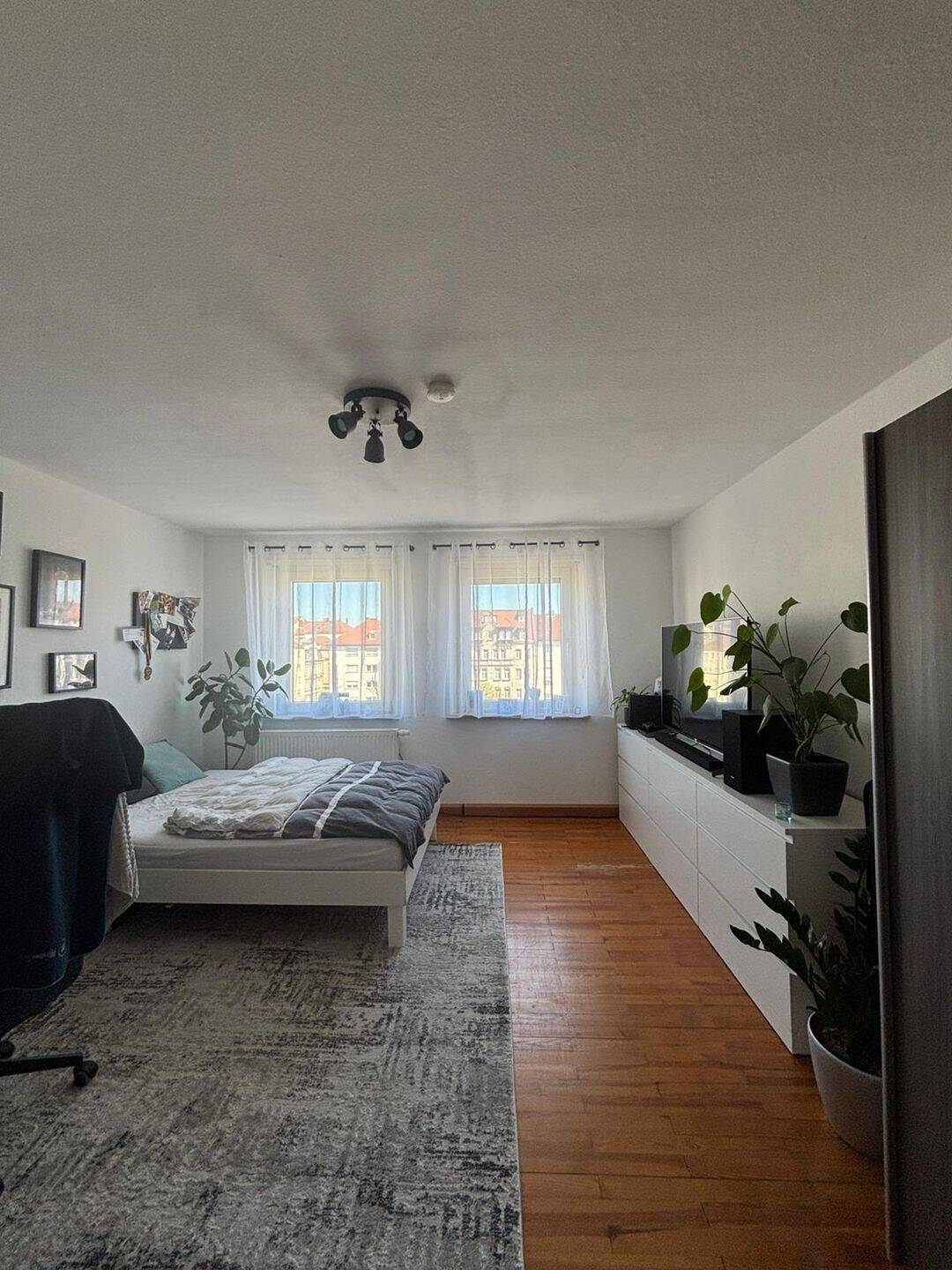Großes, helles Zimmer in netter WG – zentral am Aufseßplatz, Nürnberg, 90459 Nürnberg