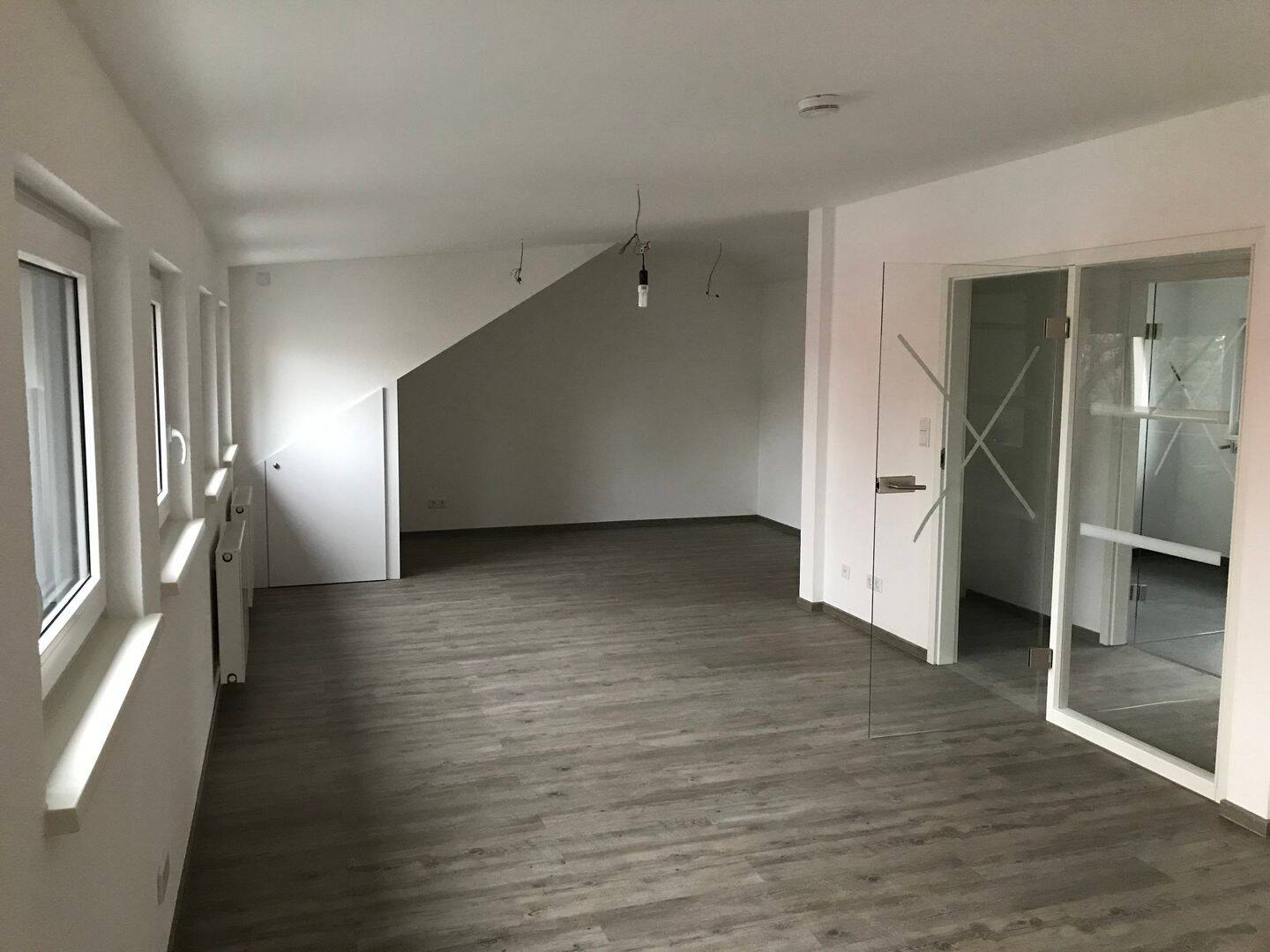 Moderne 4-ZKB Dachgeschosswohnung im Stadtkern von Flörsheim, 65439 Flörsheim am Main