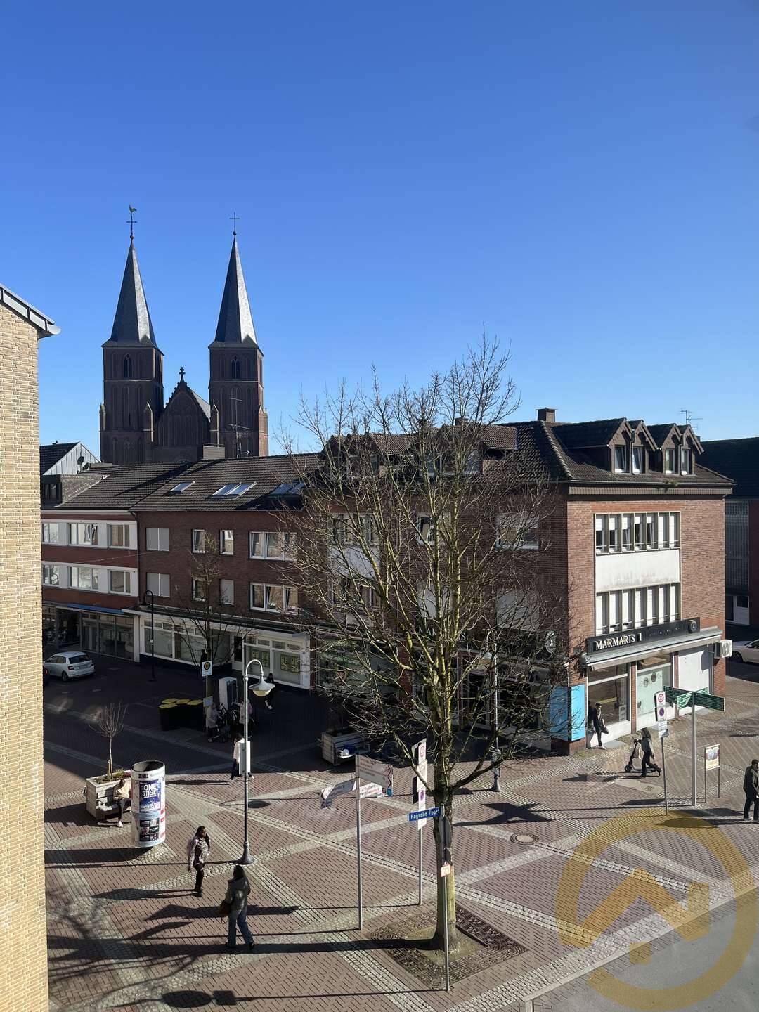 Großzügige Altbau Wohnung mit Parkett und Dachterrasse in Kleve, 47533 Kleve