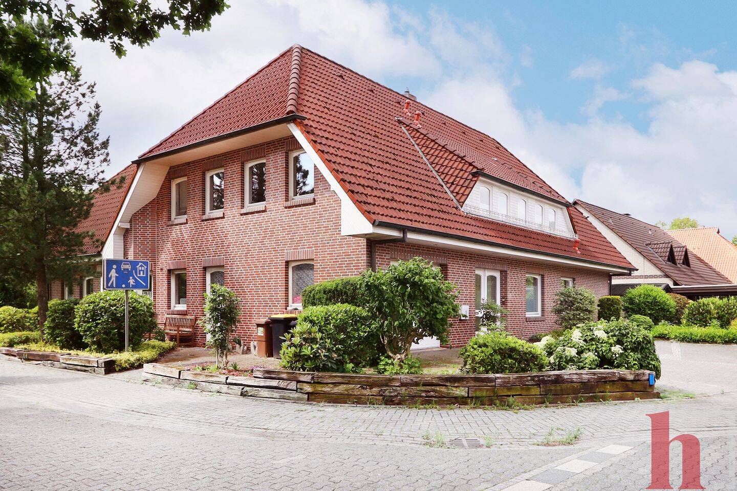 Charmantes Zweifamilienhaus mit hohem Wohnkomfort in sehr guter Wohnlage von Lohne, 49393 Lohne (Oldenburg)