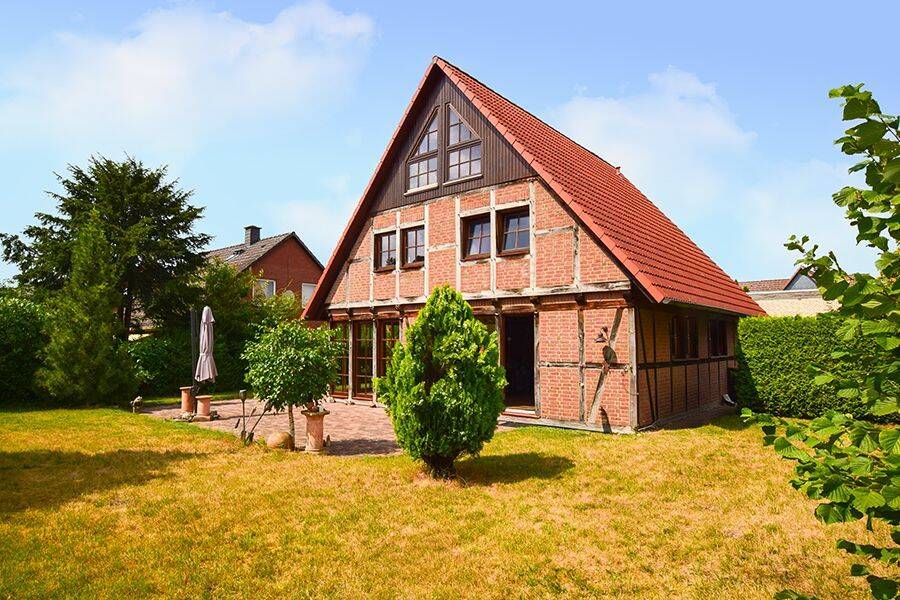 Garbsen-Frielingen! Charmantes Fachwerkhaus in ruhiger Lage mit Einbauküche, Garage und Südterrasse, 30826 Garbsen