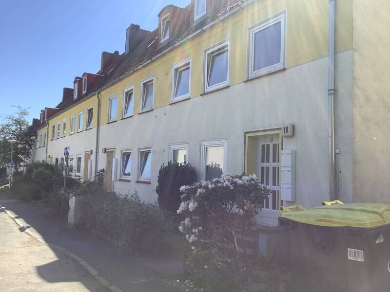 Ein tolles Wohngefühl: ideale 1,5-Zi.-Dachgeschoss-Wohnung und frisch renoviert!, 23564 Lübeck (Sankt Gertrud Sankt Jürgen)