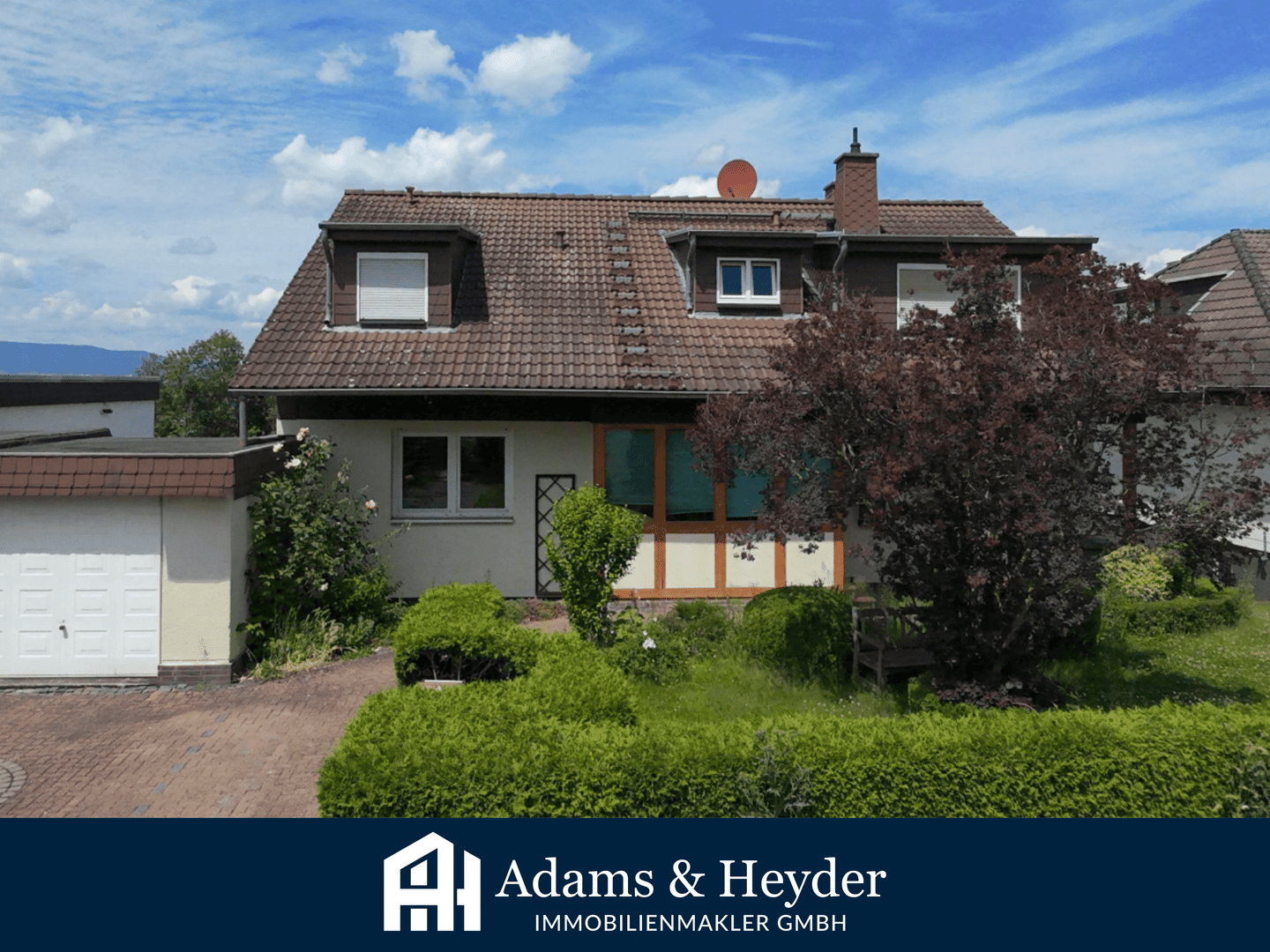 Traumhafter Fernblick über Kassel in diesem Zweifamilienhaus mit Einliegerwohnung in Lohfelden, 34253 Lohfelden