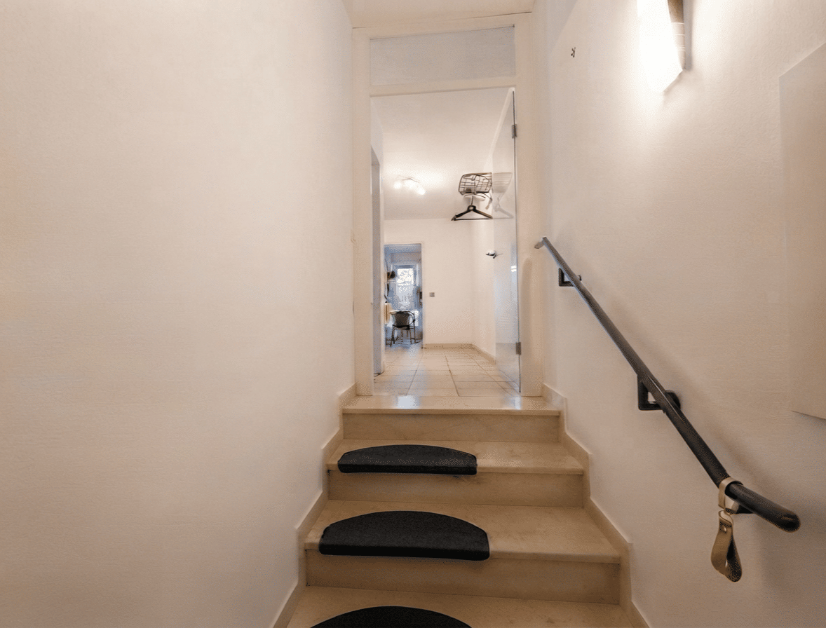 Sofort bezugsfrei: Gepflegte 2-Zimmer-Wohnung inklusive Terrasse und Tiefgarage, 93051 Regensburg (Galgenberg Großprüfening-Dechbetten-Königswiesen Kumpfmühl-Ziegetsdorf-Neuprüll)