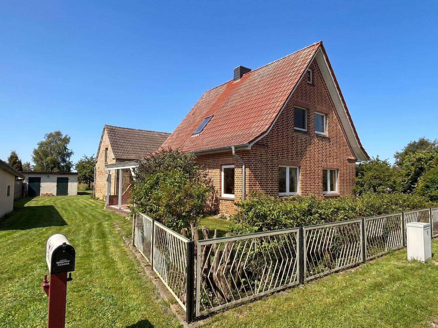Ländlich wohnen – Einfamilienhaus mit großem Grundstück und Nebengebäuden, 19399 Dobbertin