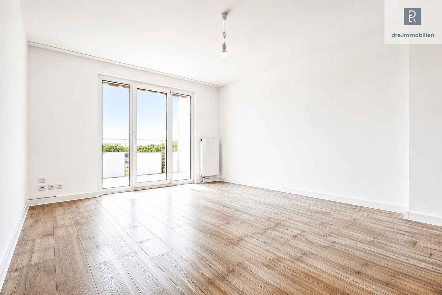 Köln-Nippes: Frisch renovierte, helle 2 Zimmer Dachgeschosswohnung mit zwei Balkonen, 50733 Köln (Nippes Weidenpesch)