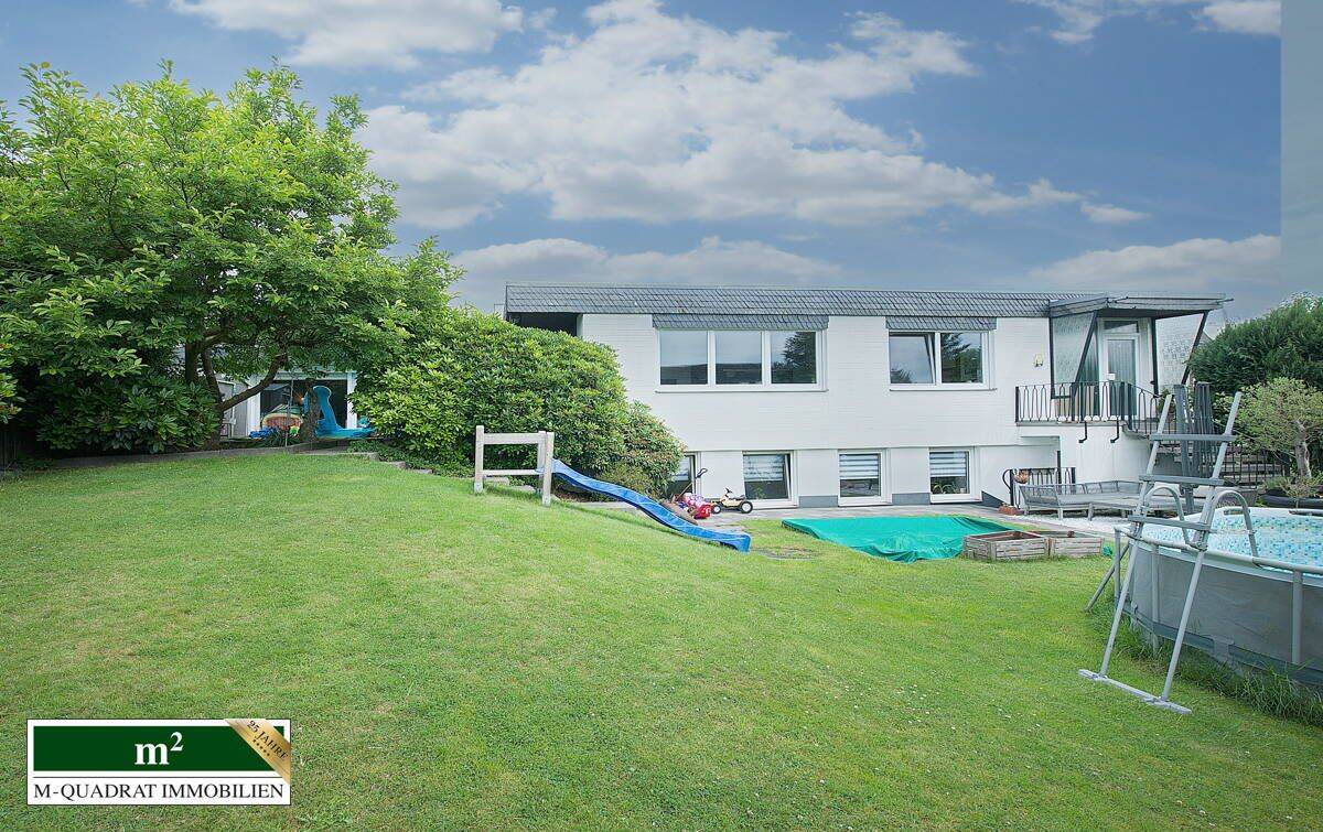 Großzügiger, modernisierter Bungalow mit ELW und uneinsehbarem Grundstück in naturnaher Lage, 42651 Solingen (Gräfrath Solingen-Mitte)
