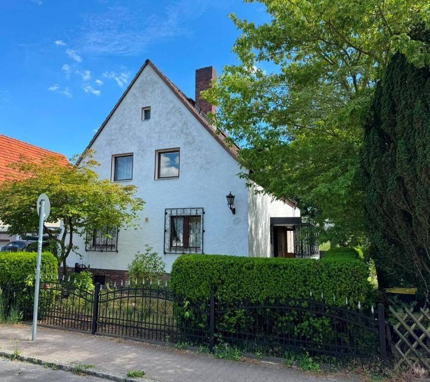 Stilvolles 70er Jahre Einfamilienhaus mit Potenzial und unverbaubarem Blick ins Grüne – Berlin-Lichterfelde, 12209 Berlin (Steglitz-Zehlendorf Lichterfelde)