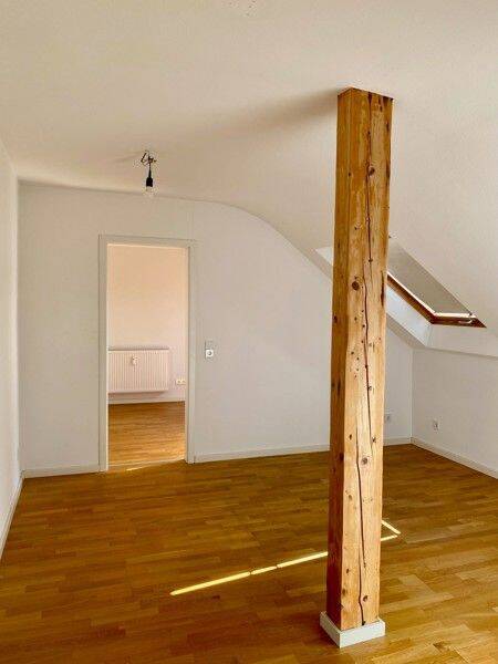 Hoch hinaus – 2-Zimmer Wohnung mit Einbauküche und Duschbad, 60433 Frankfurt am Main (Bonames Dornbusch Eschersheim Frankfurter Berg Preungesheim)