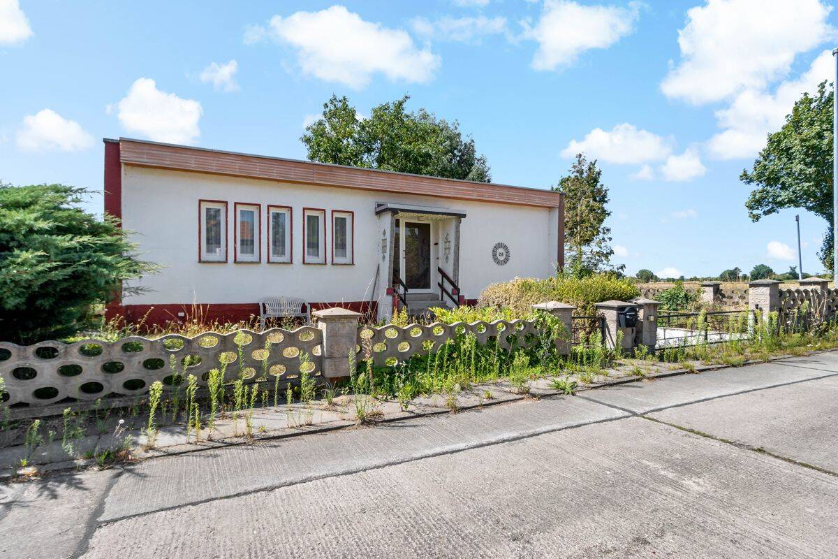 Einfamilienhaus im Bungalowstil in Nienburg ( Saale), 6429 Nienburg (Saale)