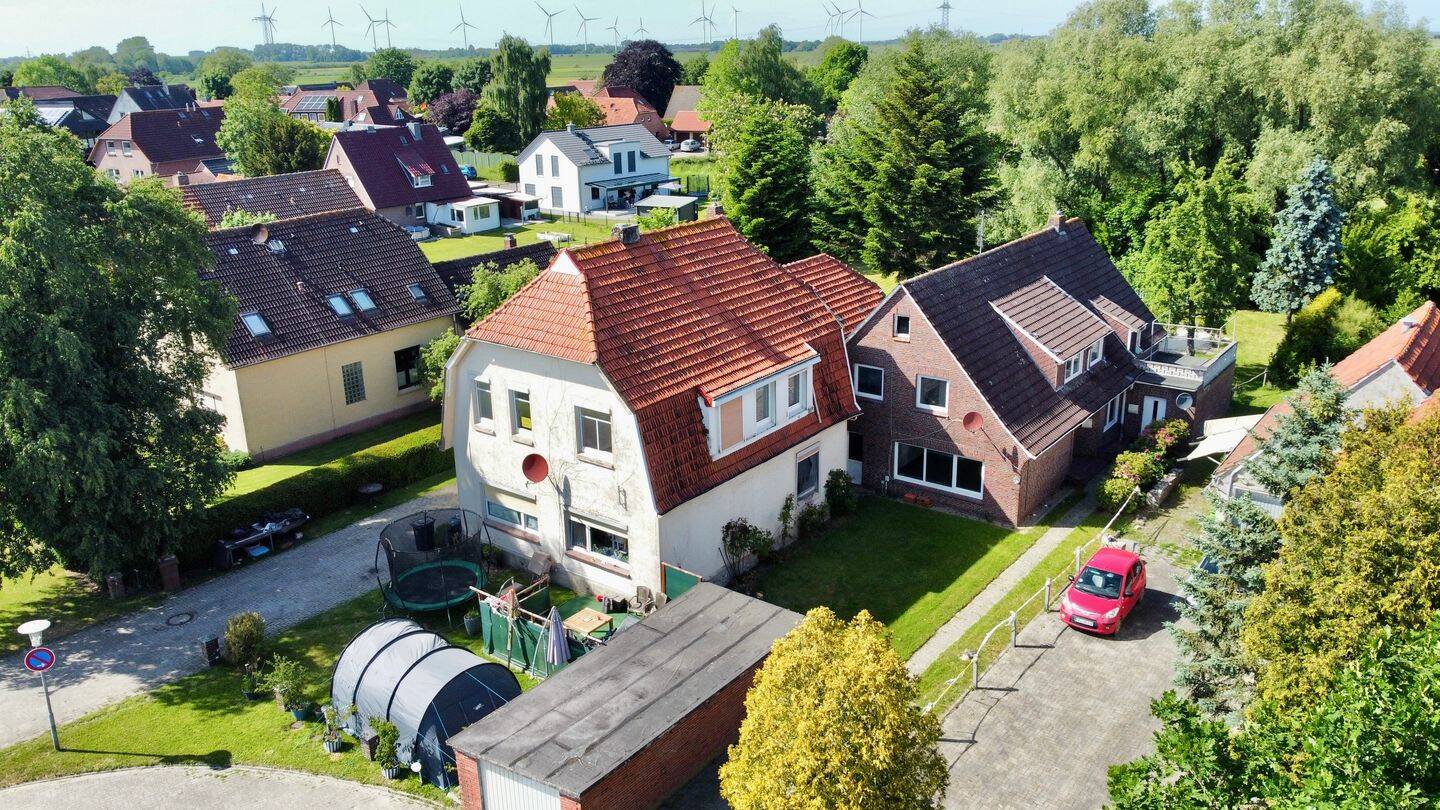 Wohnen, Vermieten, Entwickeln – vielseitiges Immobilienensemble mit großem Potenzial in Wiarden, 26434 Wangerland